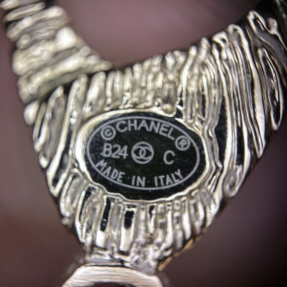 Chanel Gold-Tone Crystal Embellished Chain Necklace With CC Logo Pendant - Picture 5 of 11